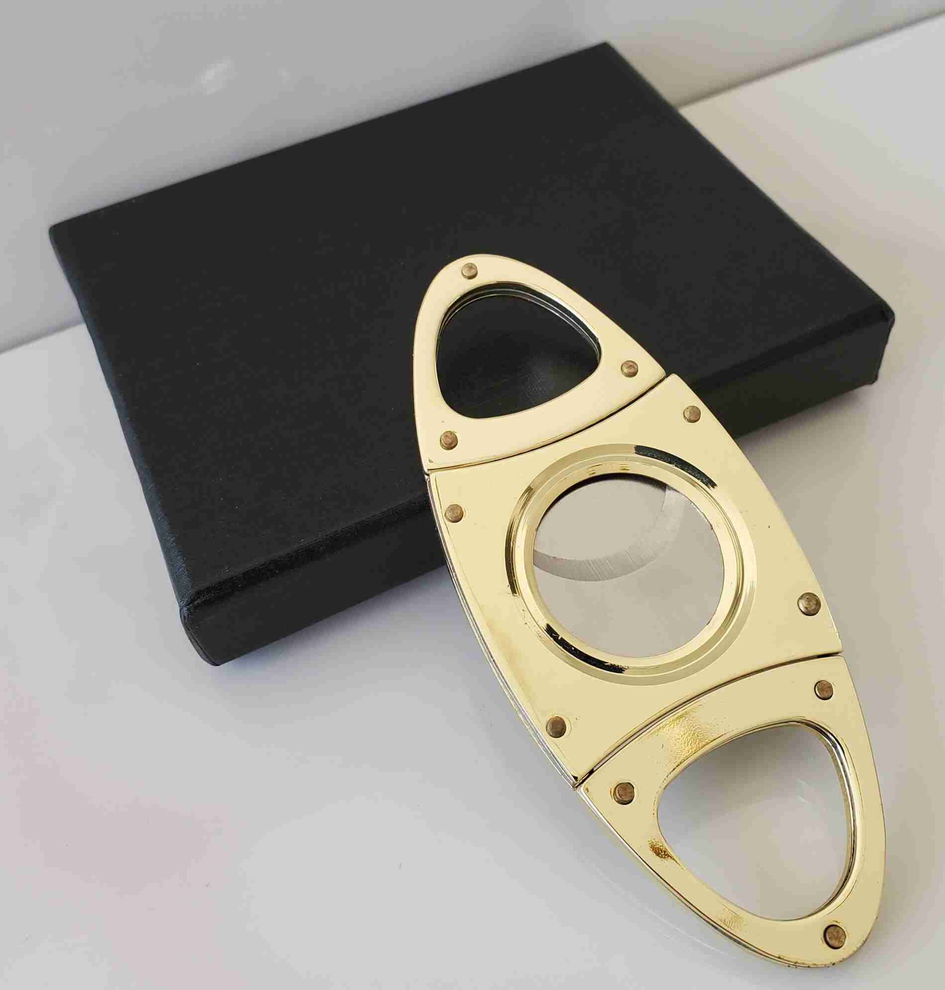 free-cigar-cutter-with-personalized-cigars